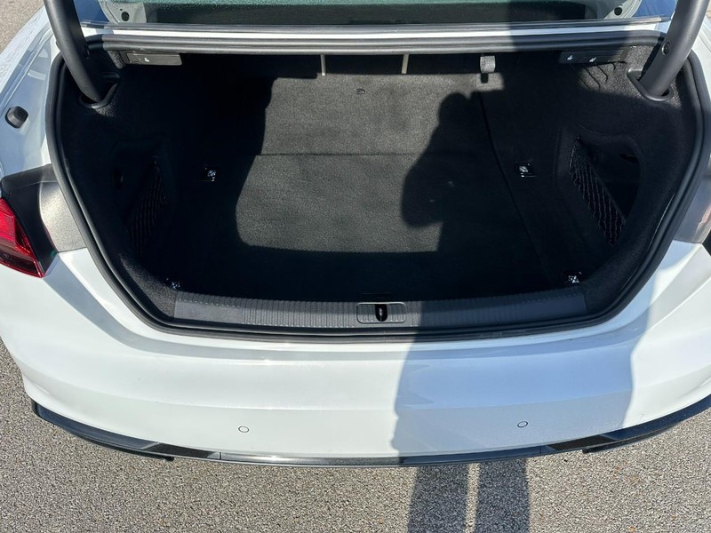 Audi A5 Coupe Vehicle Full-screen Gallery Image 5