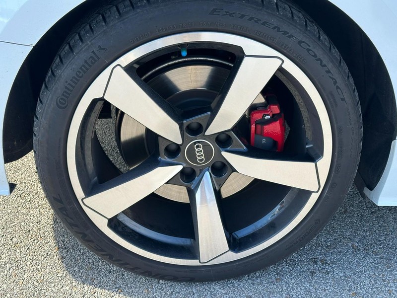 Audi A5 Coupe Vehicle Full-screen Gallery Image 7