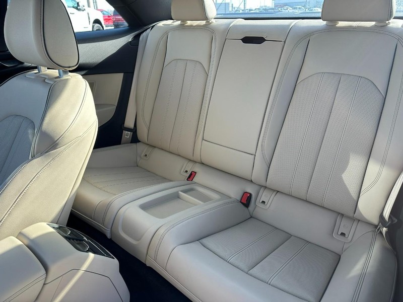 Audi A5 Coupe Vehicle Full-screen Gallery Image 10