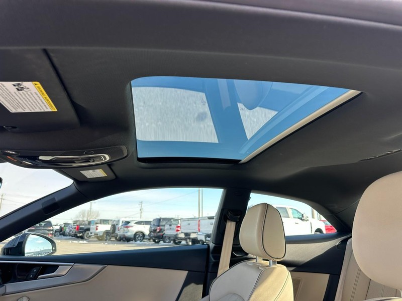 Audi A5 Coupe Vehicle Full-screen Gallery Image 11