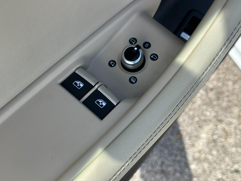 Audi A5 Coupe Vehicle Full-screen Gallery Image 13