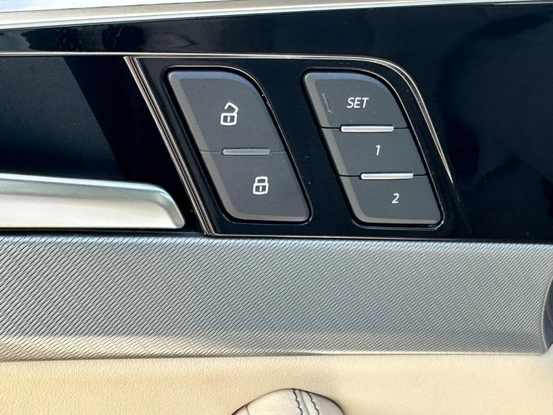 Audi A5 Coupe Vehicle Full-screen Gallery Image 14