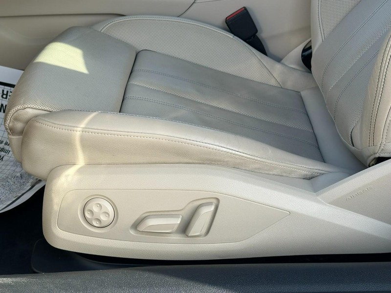 Audi A5 Coupe Vehicle Full-screen Gallery Image 15