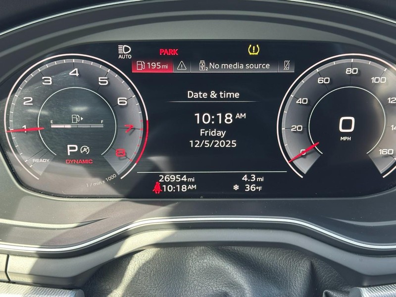 Audi A5 Coupe Vehicle Full-screen Gallery Image 18