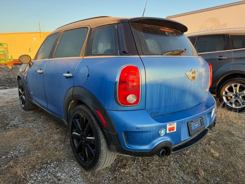 MINI Cooper Countryman Vehicle Full-screen Gallery Image 3