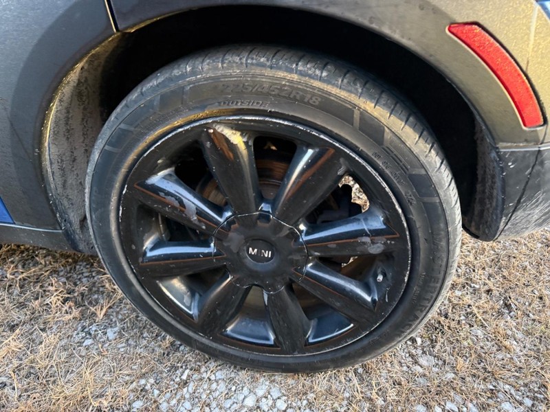 MINI Cooper Countryman Vehicle Full-screen Gallery Image 4