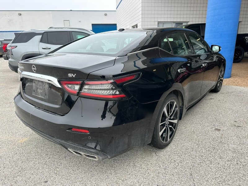 Nissan Maxima Vehicle Full-screen Gallery Image 3