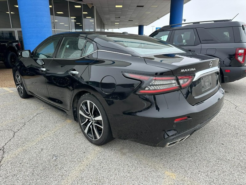 Nissan Maxima Vehicle Full-screen Gallery Image 4