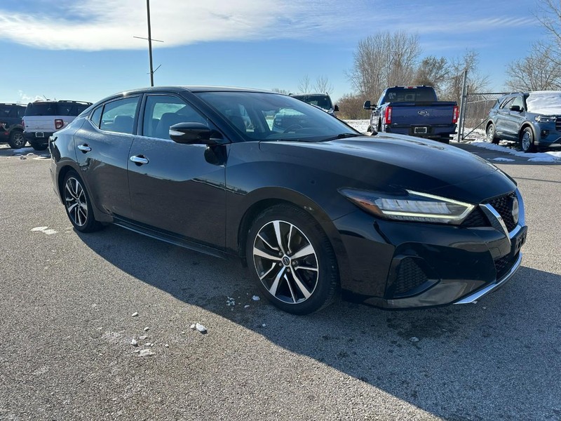 Nissan Maxima Vehicle Full-screen Gallery Image 8