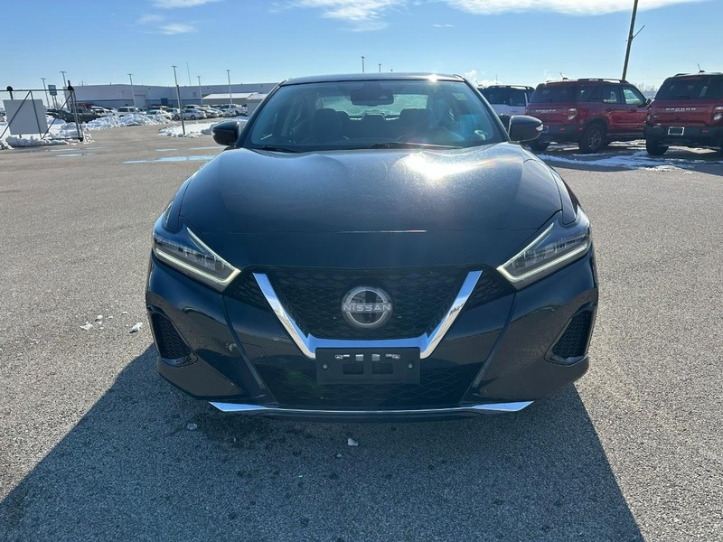 Nissan Maxima Vehicle Full-screen Gallery Image 9