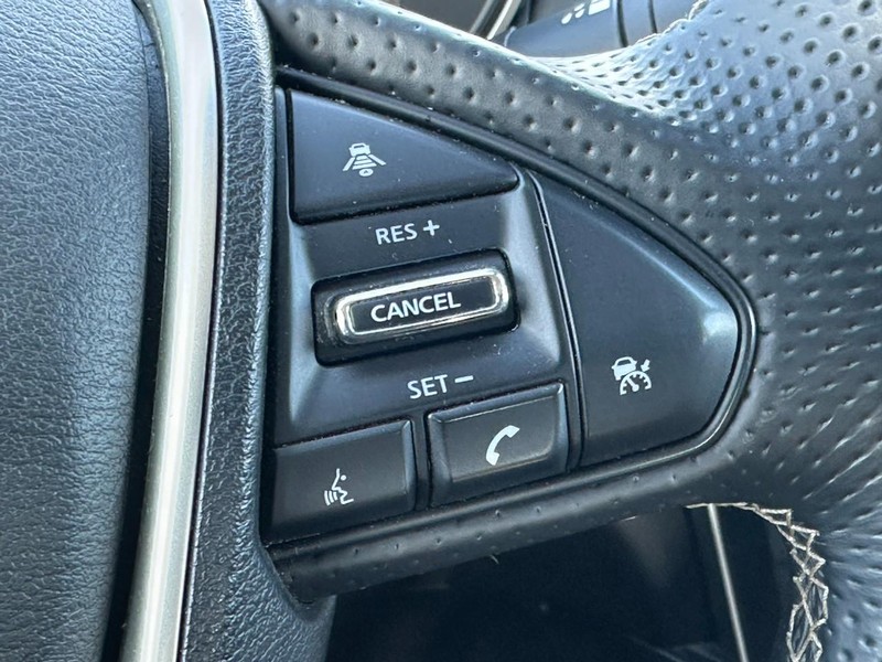 Nissan Maxima Vehicle Full-screen Gallery Image 19