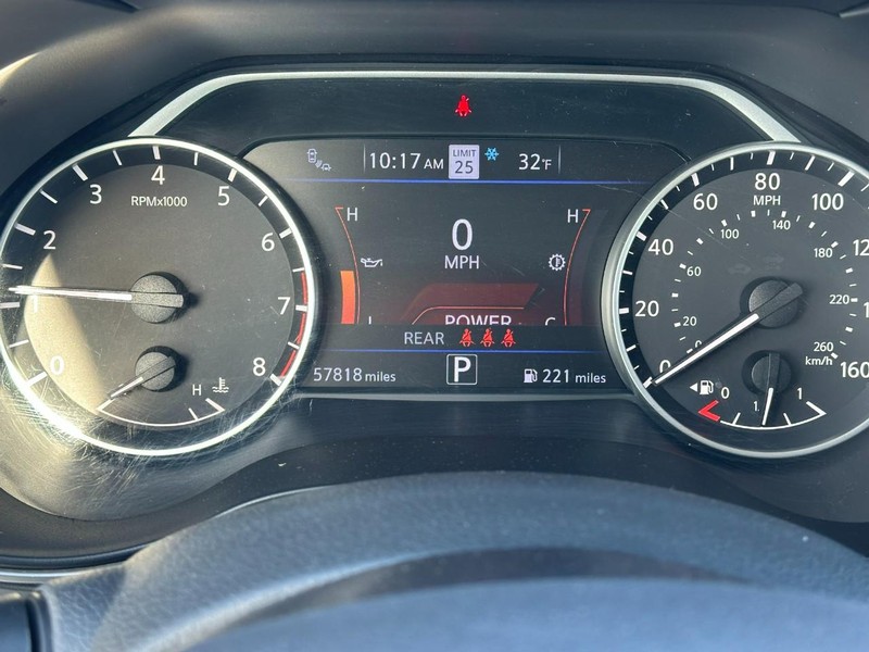 Nissan Maxima Vehicle Full-screen Gallery Image 20