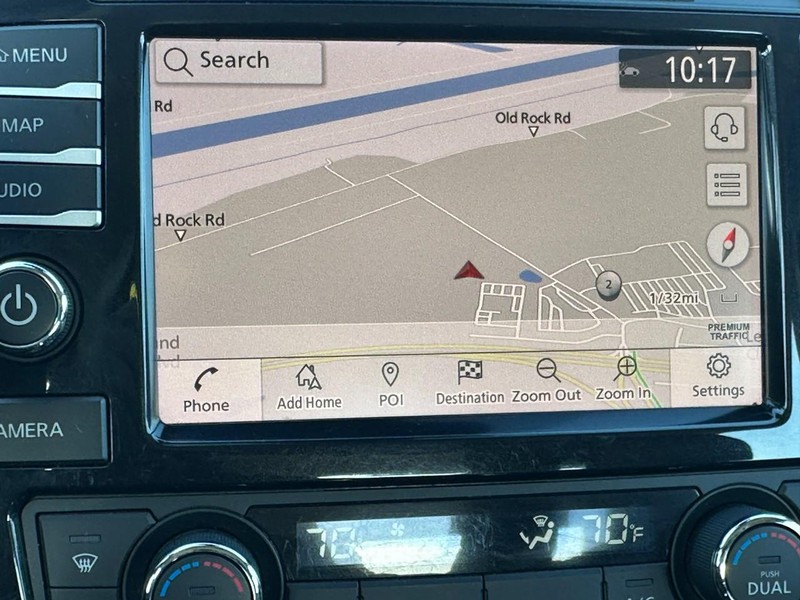 Nissan Maxima Vehicle Full-screen Gallery Image 21