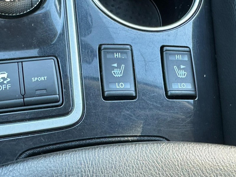 Nissan Maxima Vehicle Full-screen Gallery Image 22