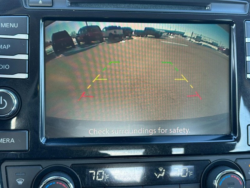 Nissan Maxima Vehicle Full-screen Gallery Image 23