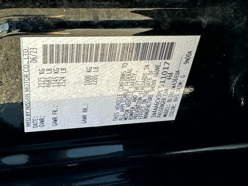 Nissan Maxima Vehicle Full-screen Gallery Image 24