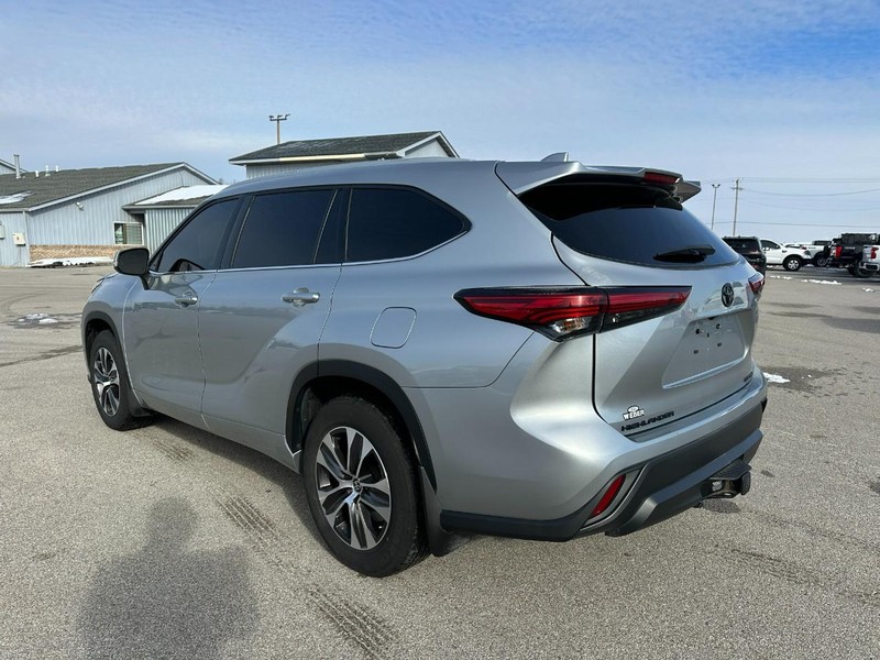 Toyota Highlander Vehicle Full-screen Gallery Image 3