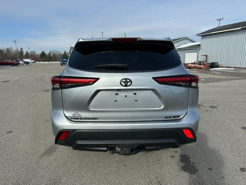 Toyota Highlander Vehicle Full-screen Gallery Image 4