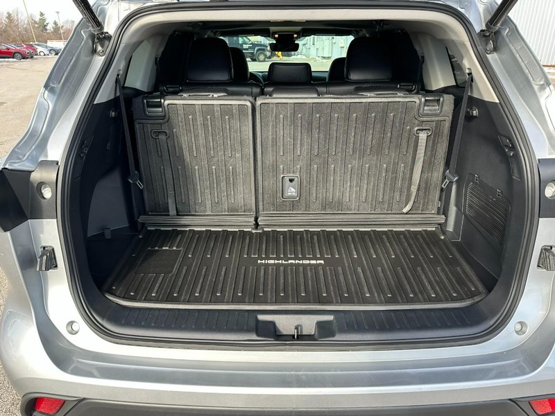 Toyota Highlander Vehicle Full-screen Gallery Image 5