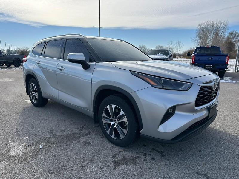 Toyota Highlander Vehicle Full-screen Gallery Image 8