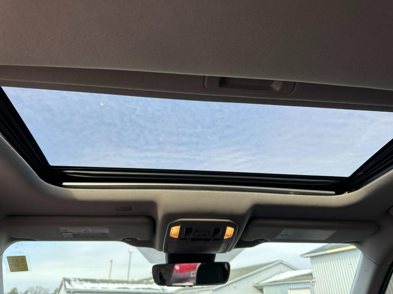 Toyota Highlander Vehicle Full-screen Gallery Image 13