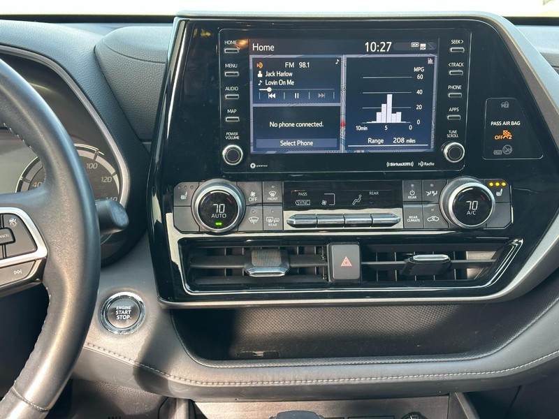 Toyota Highlander Vehicle Full-screen Gallery Image 16