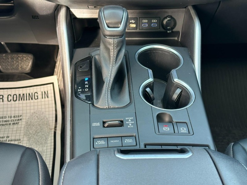 Toyota Highlander Vehicle Full-screen Gallery Image 18