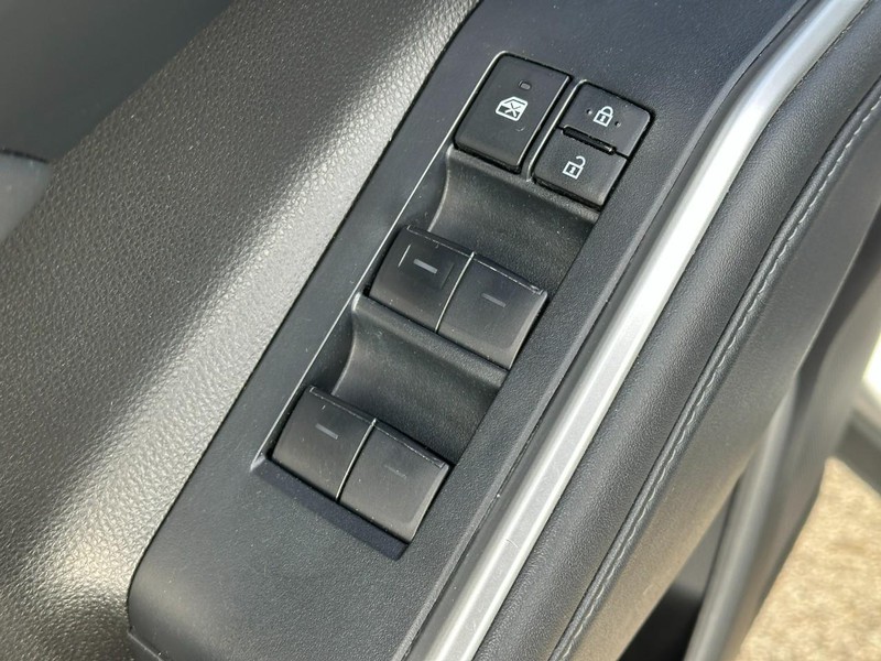 Toyota Highlander Vehicle Full-screen Gallery Image 20