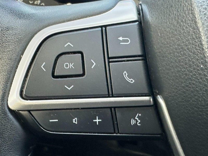 Toyota Highlander Vehicle Full-screen Gallery Image 22