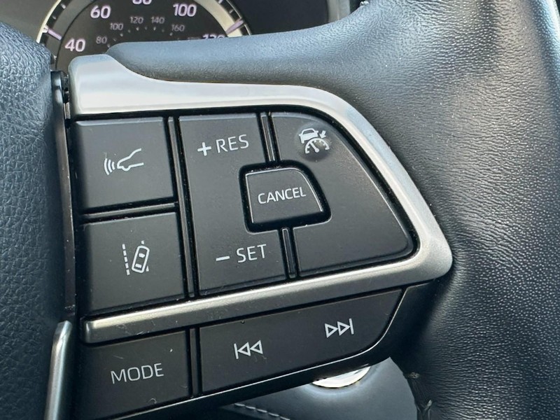 Toyota Highlander Vehicle Full-screen Gallery Image 23