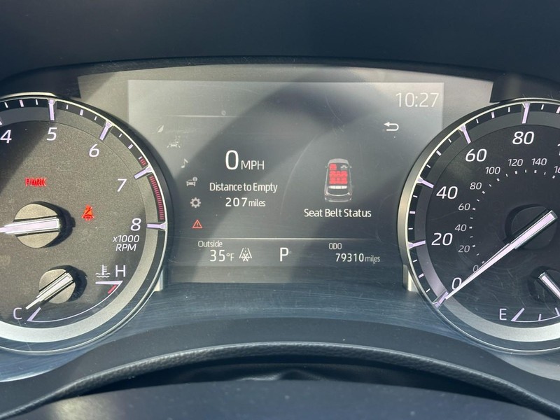 Toyota Highlander Vehicle Full-screen Gallery Image 24