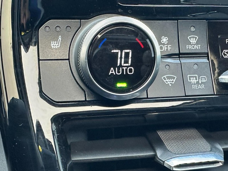 Toyota Highlander Vehicle Full-screen Gallery Image 25