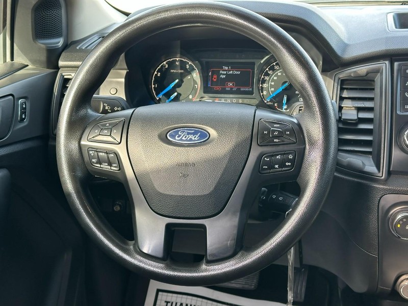 Ford Ranger Vehicle Full-screen Gallery Image 12