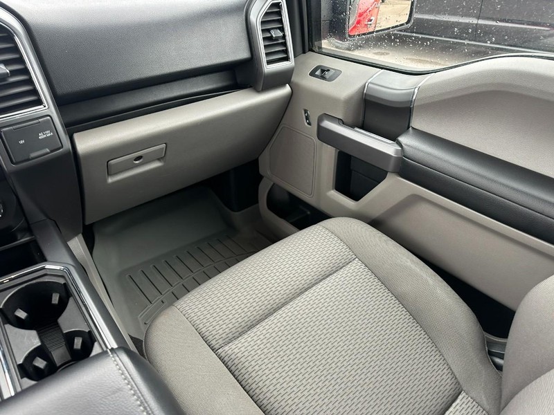 Ford F-150 Vehicle Full-screen Gallery Image 15