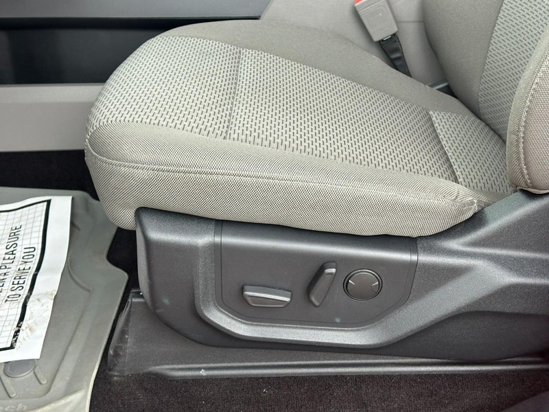 Ford F-150 Vehicle Full-screen Gallery Image 17