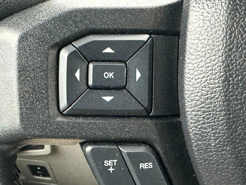 Ford F-150 Vehicle Full-screen Gallery Image 18