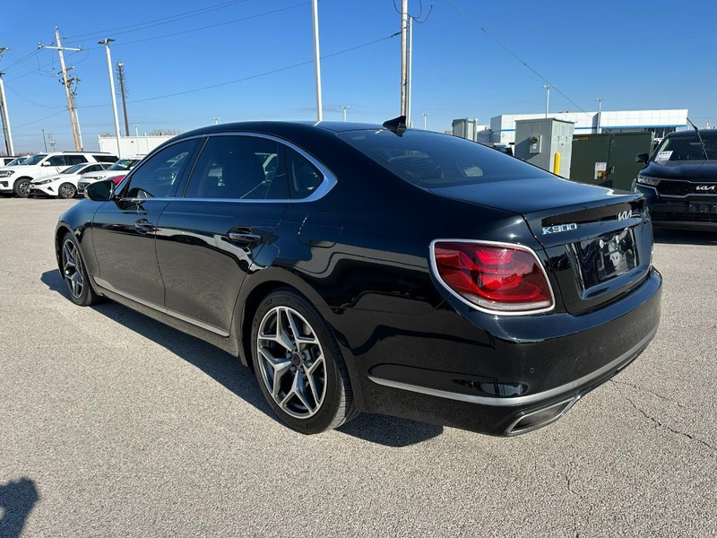 Kia K900 Vehicle Full-screen Gallery Image 3