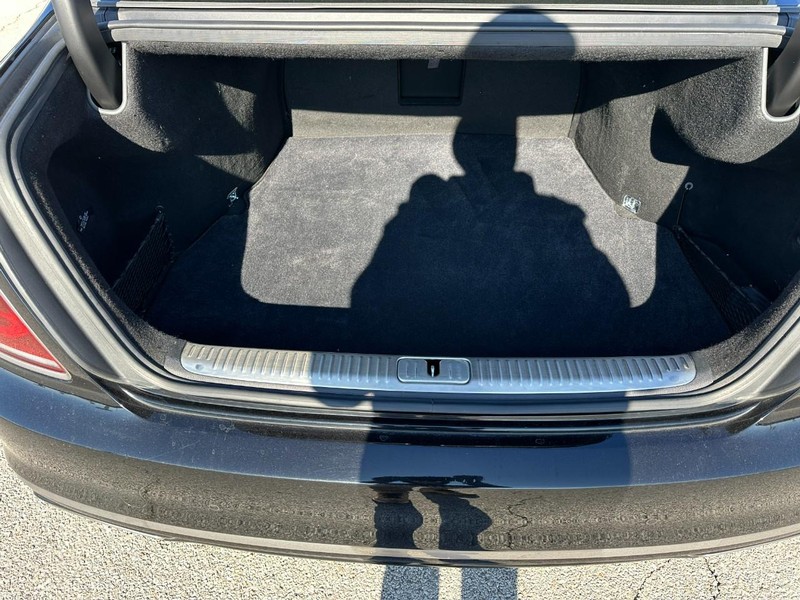 Kia K900 Vehicle Full-screen Gallery Image 5