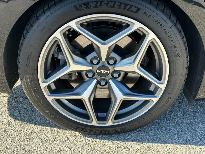 Kia K900 Vehicle Full-screen Gallery Image 7