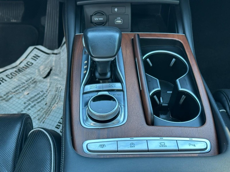 Kia K900 Vehicle Full-screen Gallery Image 17