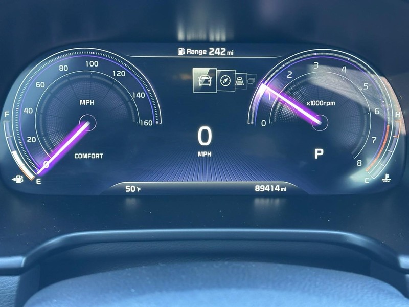 Kia K900 Vehicle Full-screen Gallery Image 24