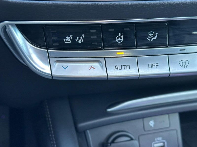 Kia K900 Vehicle Full-screen Gallery Image 25