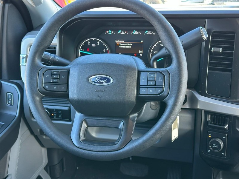 Ford Super Duty F-250 SRW Vehicle Full-screen Gallery Image 6