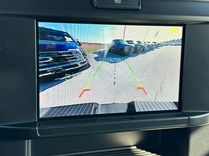 Ford Super Duty F-250 SRW Vehicle Full-screen Gallery Image 13