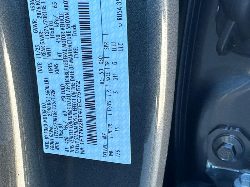 Ford Super Duty F-250 SRW Vehicle Full-screen Gallery Image 14