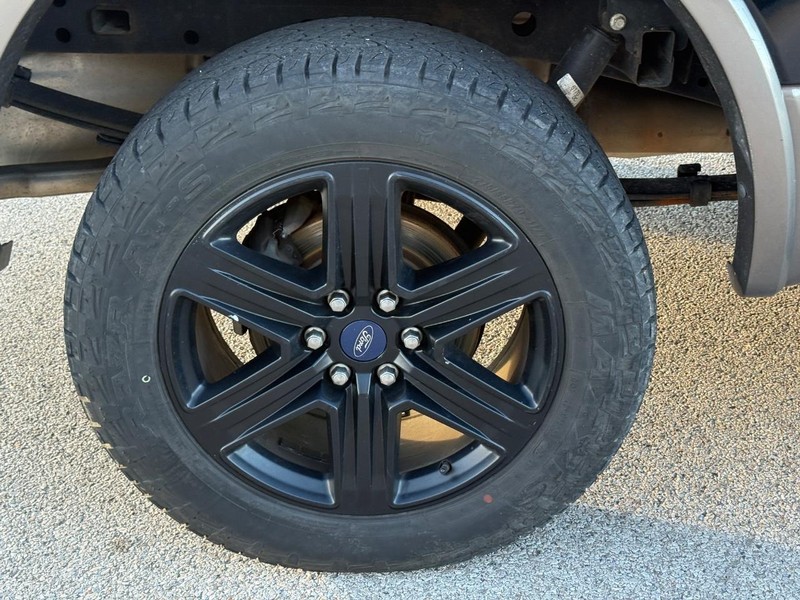 Ford F-150 Vehicle Full-screen Gallery Image 6