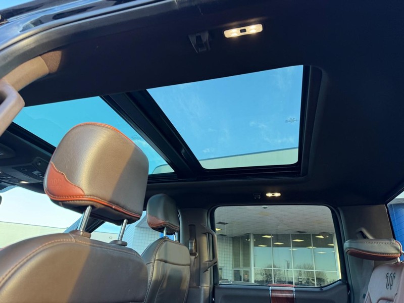 Ford F-150 Vehicle Full-screen Gallery Image 10