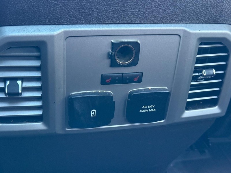 Ford F-150 Vehicle Full-screen Gallery Image 11