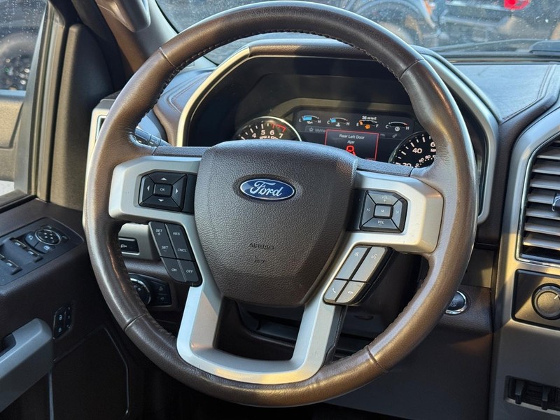 Ford F-150 Vehicle Full-screen Gallery Image 13