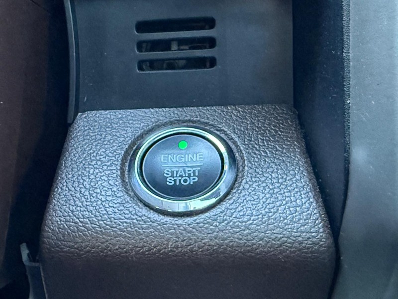 Ford F-150 Vehicle Full-screen Gallery Image 16